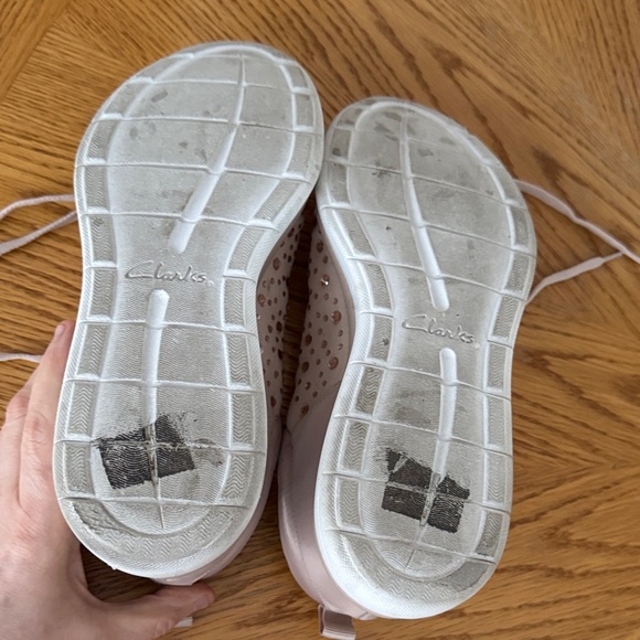 Clarks Women's Rose Gold Pink Sneakers athletic shoes wit pink Rhinestone Detail - Picture 4 of 8